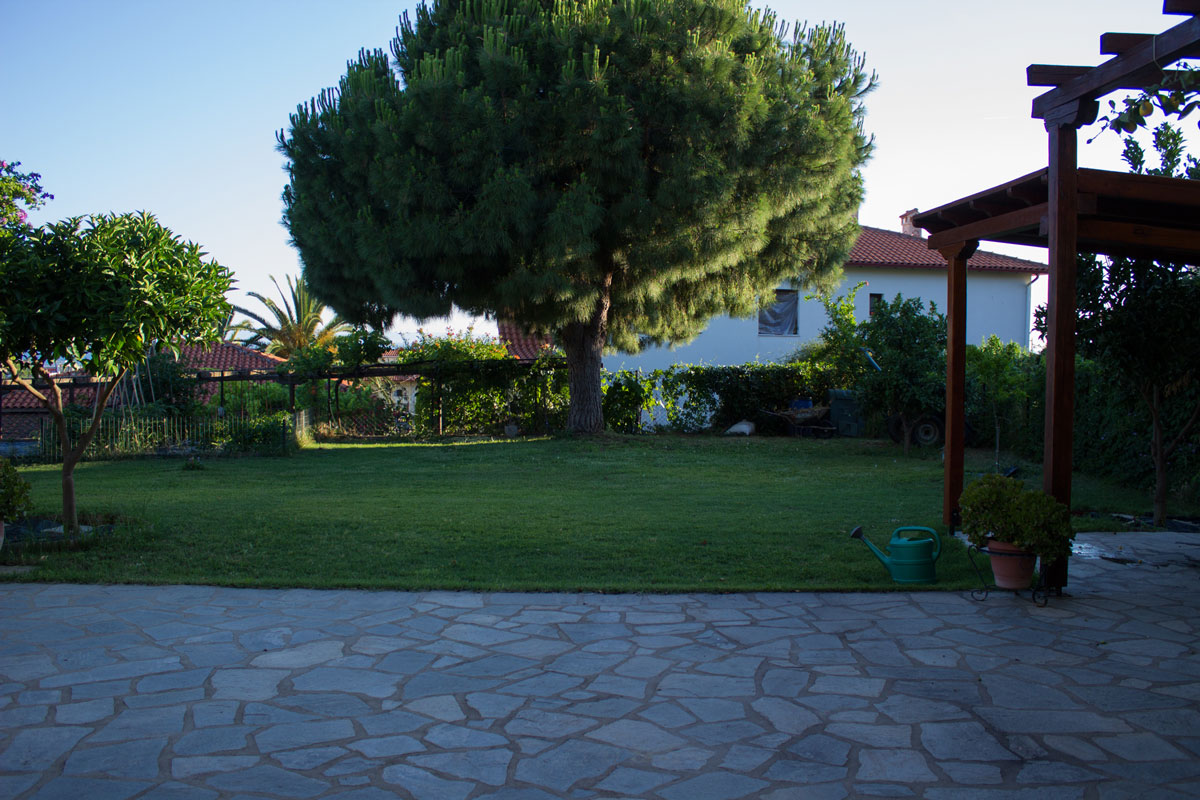 Garden & BBQ of pinehouse apartments