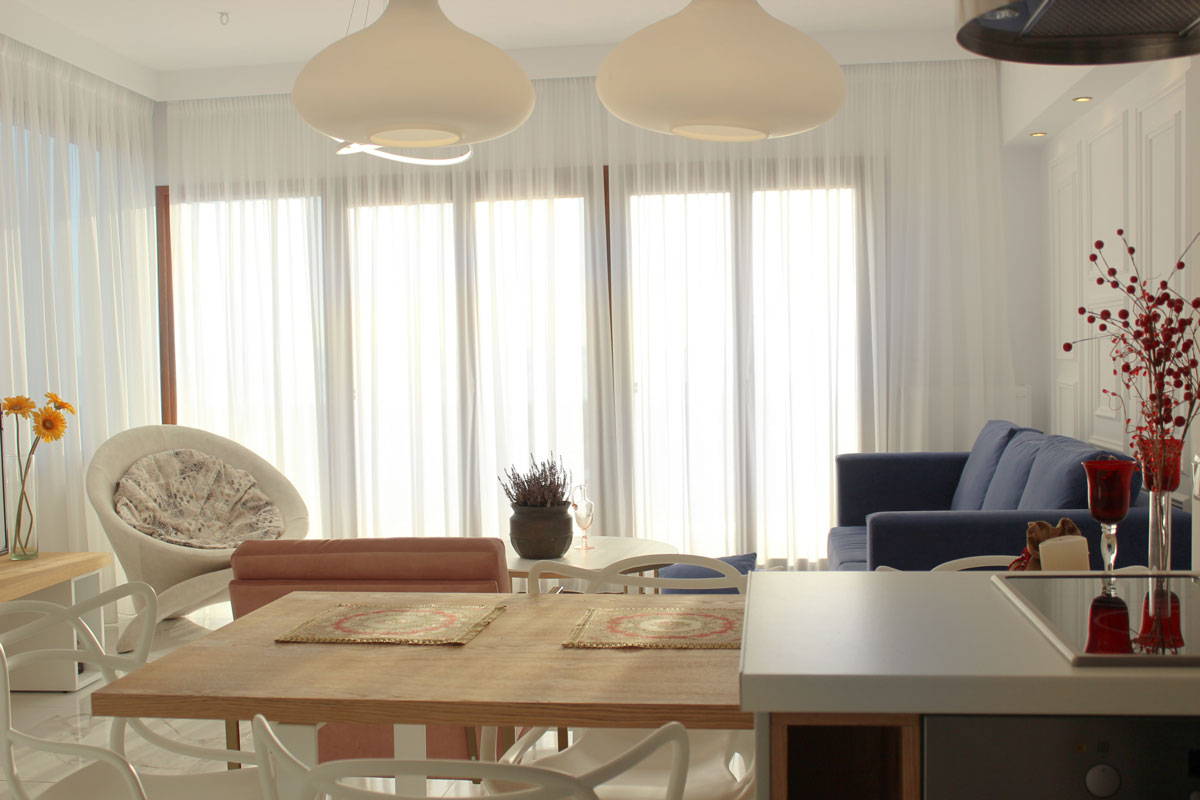 Kitchen & living room from pinehouse King suite