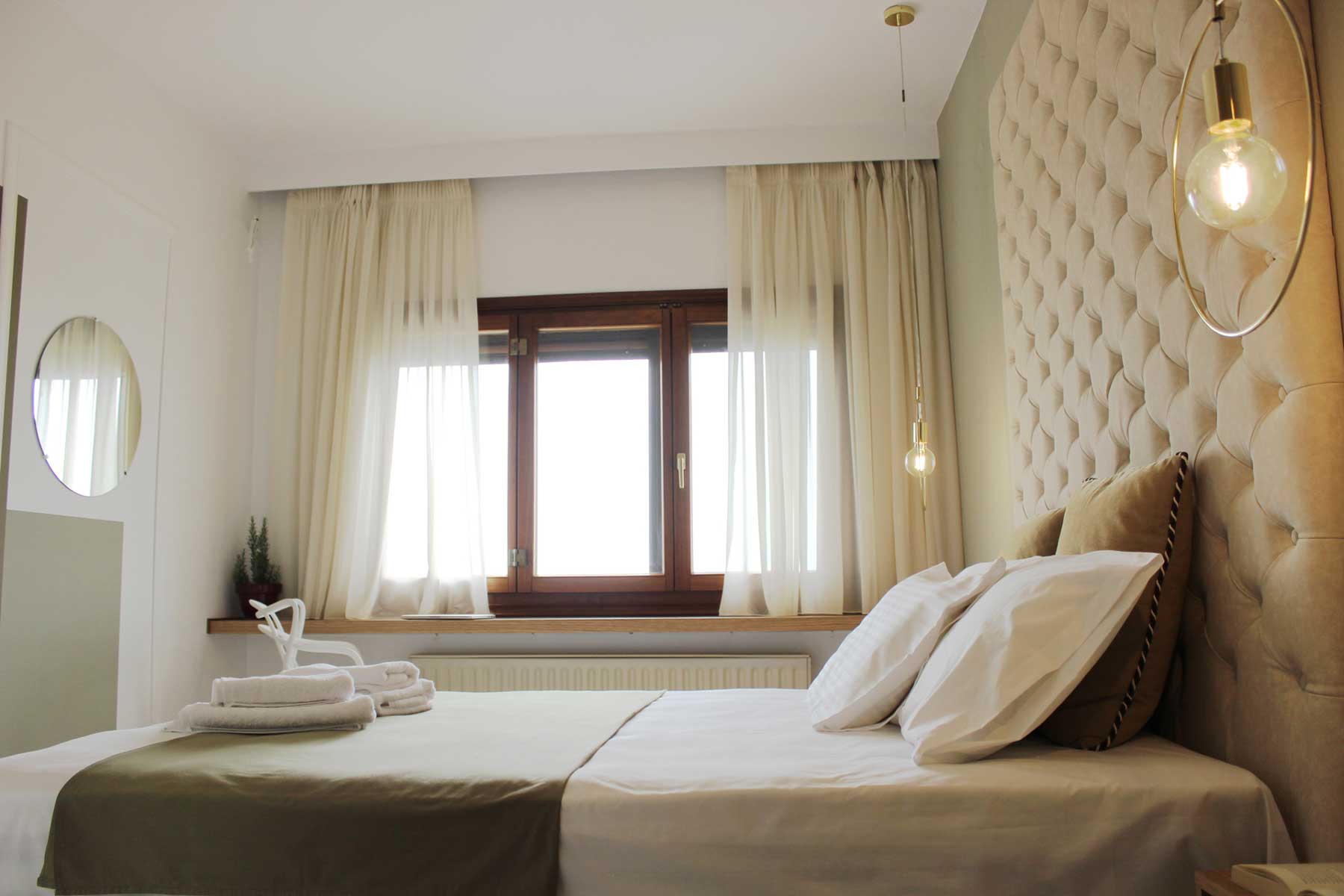 Main bedroom with king size bed - king suite